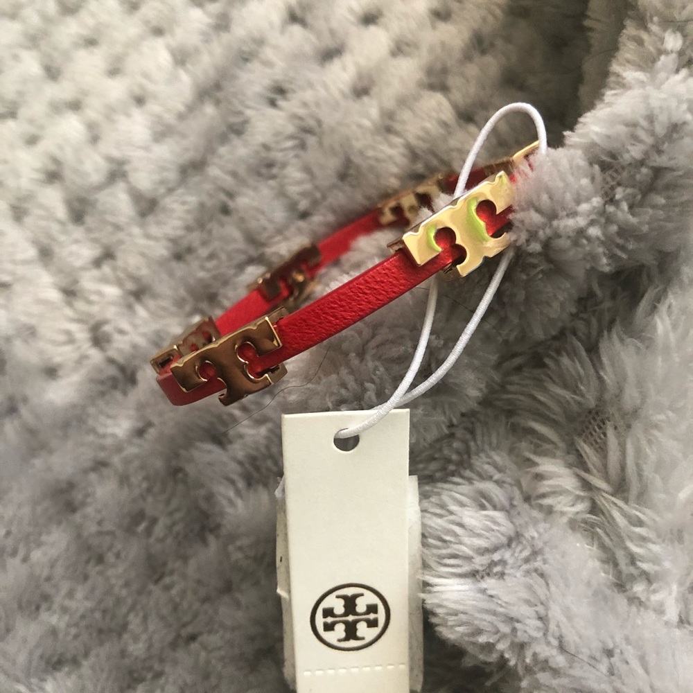 Tory Burch Serif T- Single Wrapped Bracelet